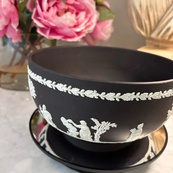 Harrods Wedgwood decorative bowl.Decorative etched Bowl. Greek Revival aesthetic - Picture 2 of 6